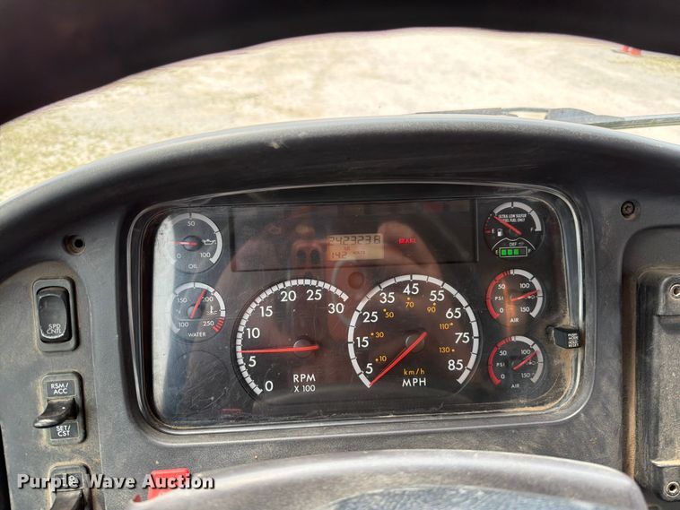 image for item EO8679 2012 Freightliner Business Class M2 dump flatbed truck