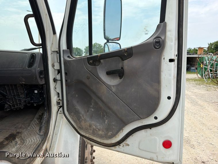 image for item EO8679 2012 Freightliner Business Class M2 dump flatbed truck