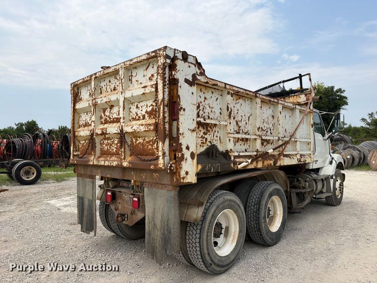 image for item EO8680 2005 Sterling L-Line dump truck