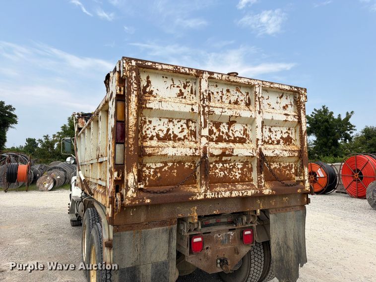 image for item EO8680 2005 Sterling L-Line dump truck
