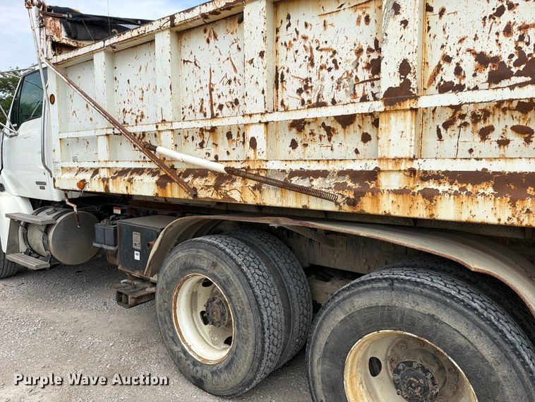 image for item EO8680 2005 Sterling L-Line dump truck