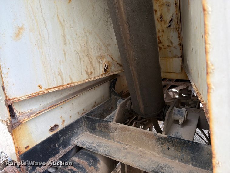 image for item EO8680 2005 Sterling L-Line dump truck