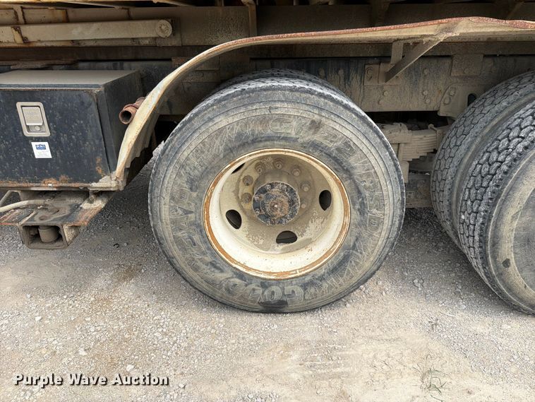 image for item EO8680 2005 Sterling L-Line dump truck