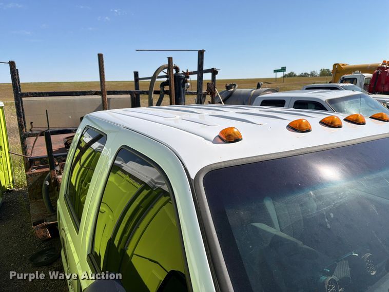 image for item ER1895 2013 Ford F550 vacuum truck