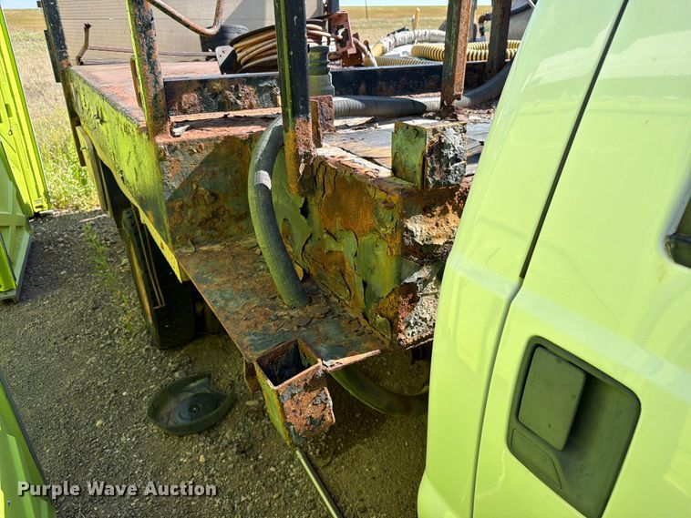 image for item ER1895 2013 Ford F550 vacuum truck