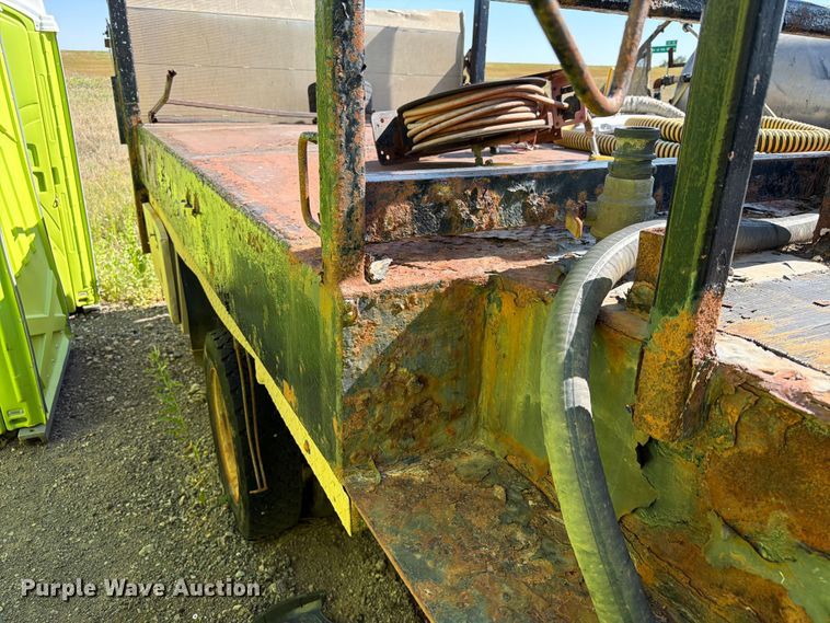 image for item ER1895 2013 Ford F550 vacuum truck