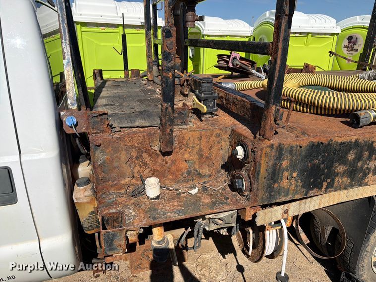 image for item ER1895 2013 Ford F550 vacuum truck