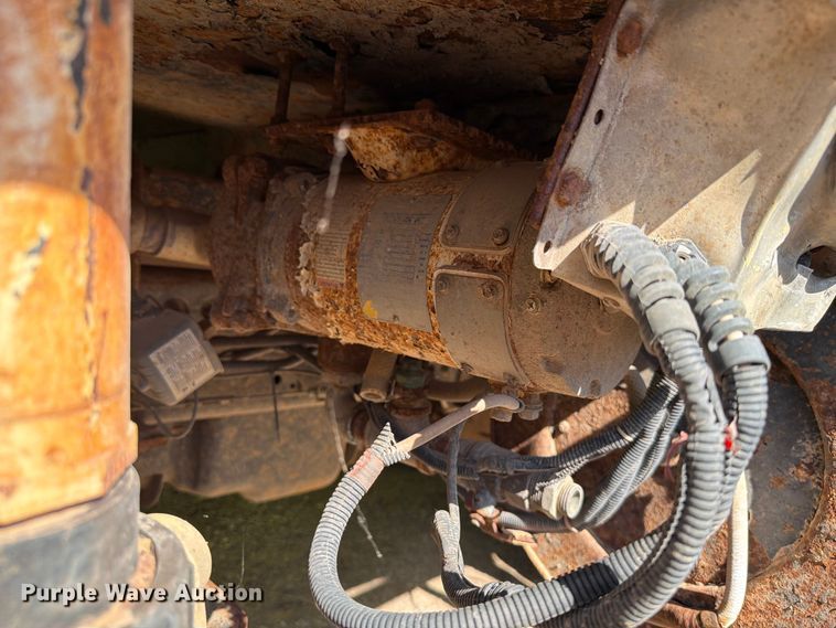image for item ER1895 2013 Ford F550 vacuum truck