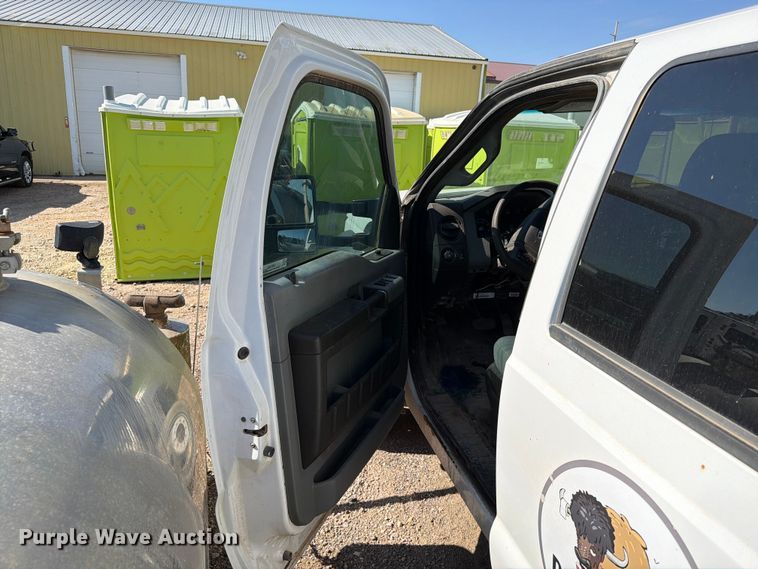 image for item ER1895 2013 Ford F550 vacuum truck