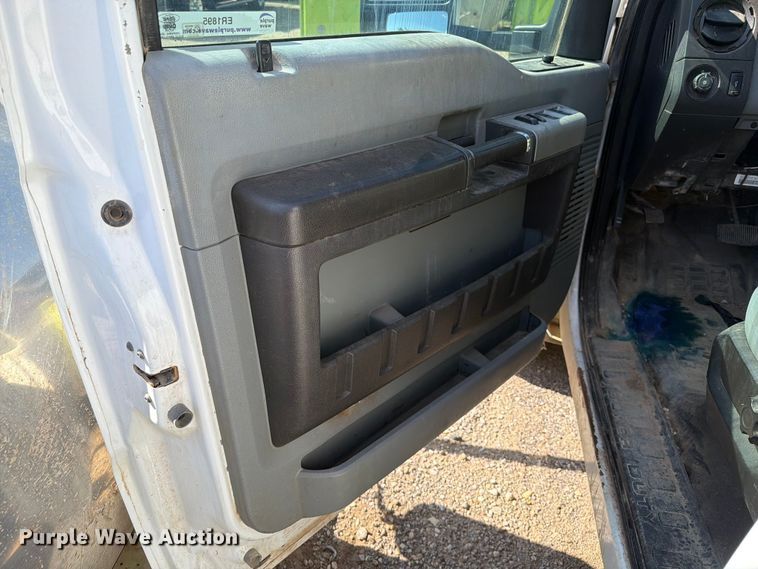 image for item ER1895 2013 Ford F550 vacuum truck