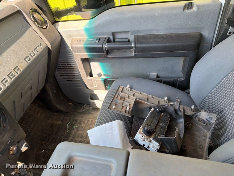 image for item ER1895 2013 Ford F550 vacuum truck