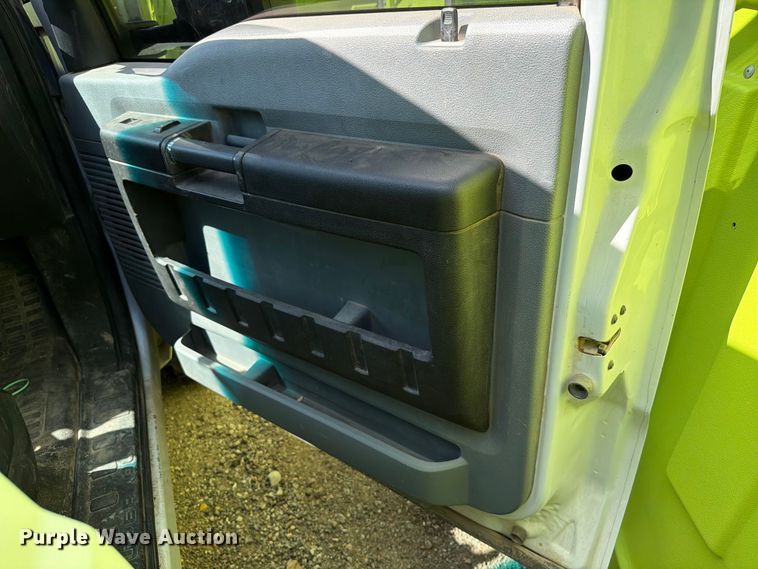 image for item ER1895 2013 Ford F550 vacuum truck