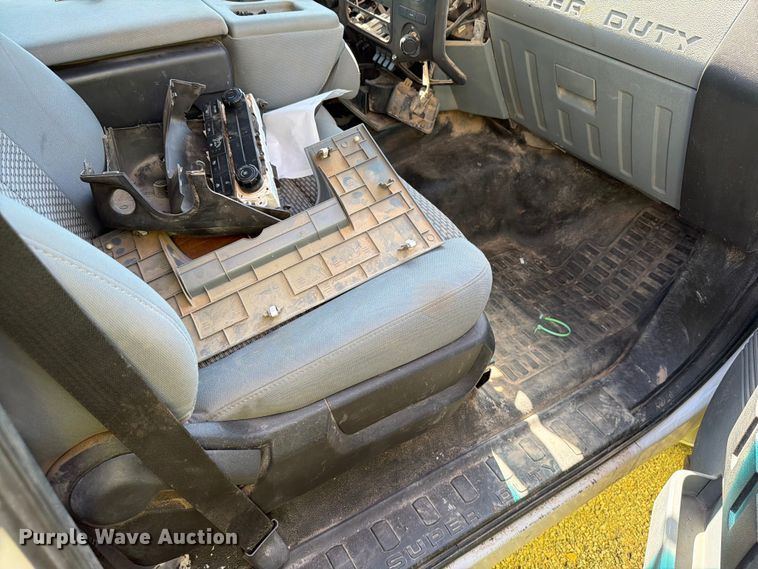 image for item ER1895 2013 Ford F550 vacuum truck