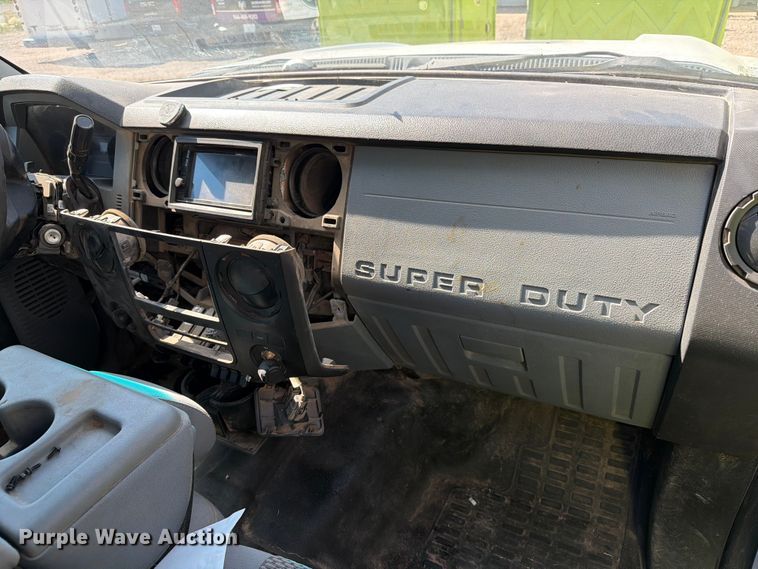 image for item ER1895 2013 Ford F550 vacuum truck