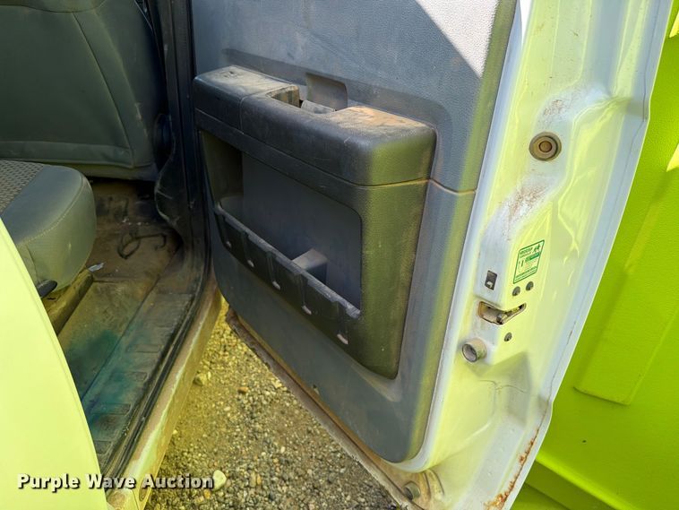 image for item ER1895 2013 Ford F550 vacuum truck