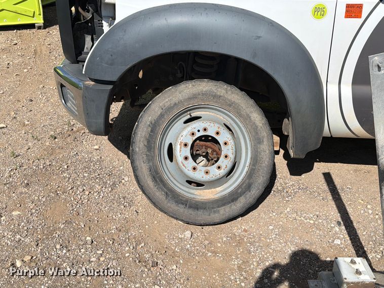 image for item ER1895 2013 Ford F550 vacuum truck
