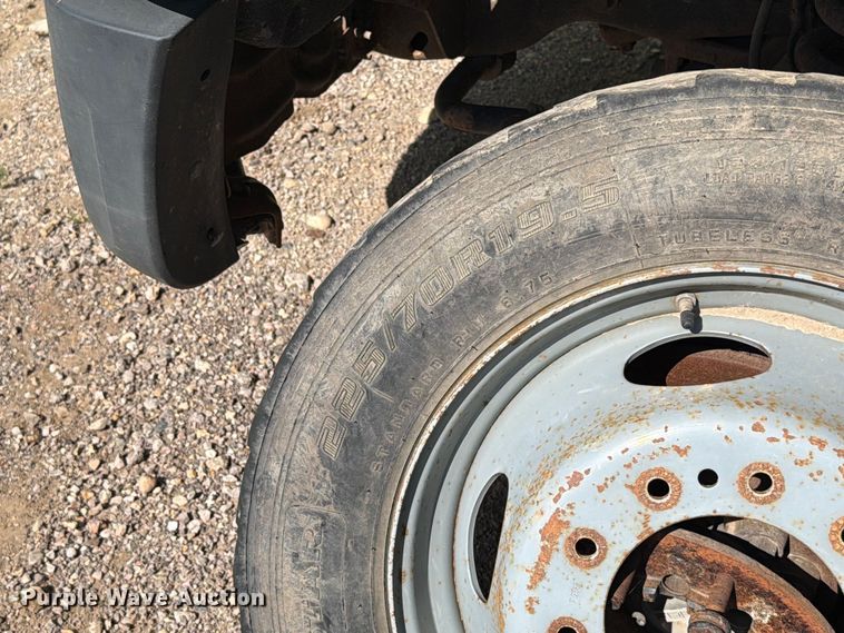 image for item ER1895 2013 Ford F550 vacuum truck