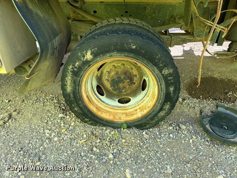 image for item ER1895 2013 Ford F550 vacuum truck