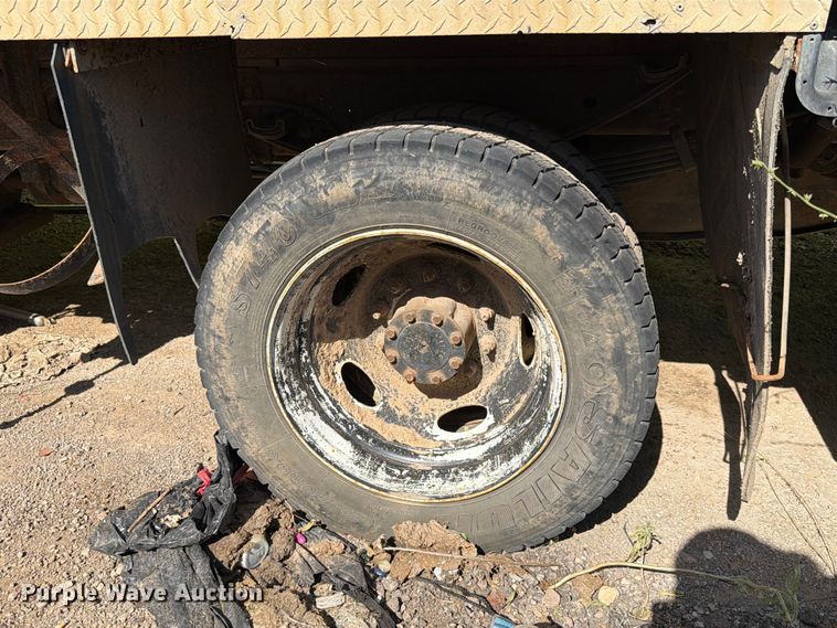 image for item ER1895 2013 Ford F550 vacuum truck