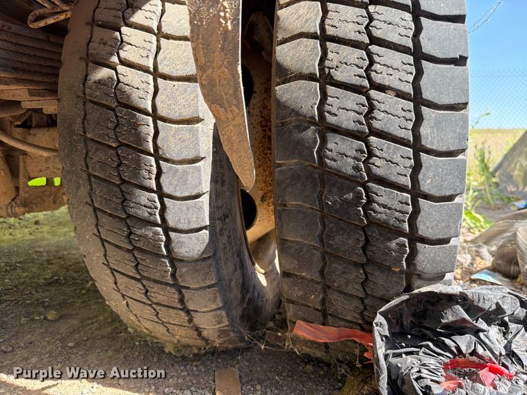image for item ER1895 2013 Ford F550 vacuum truck