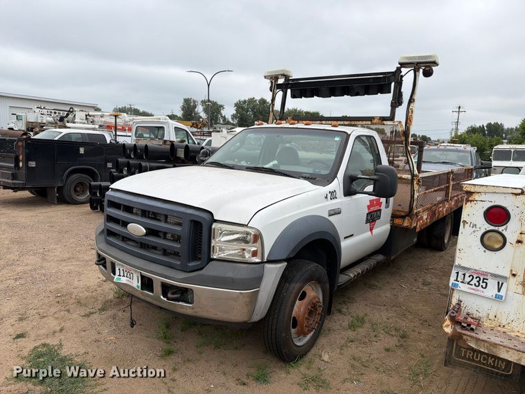 2006 Ford F450 flatbed truck