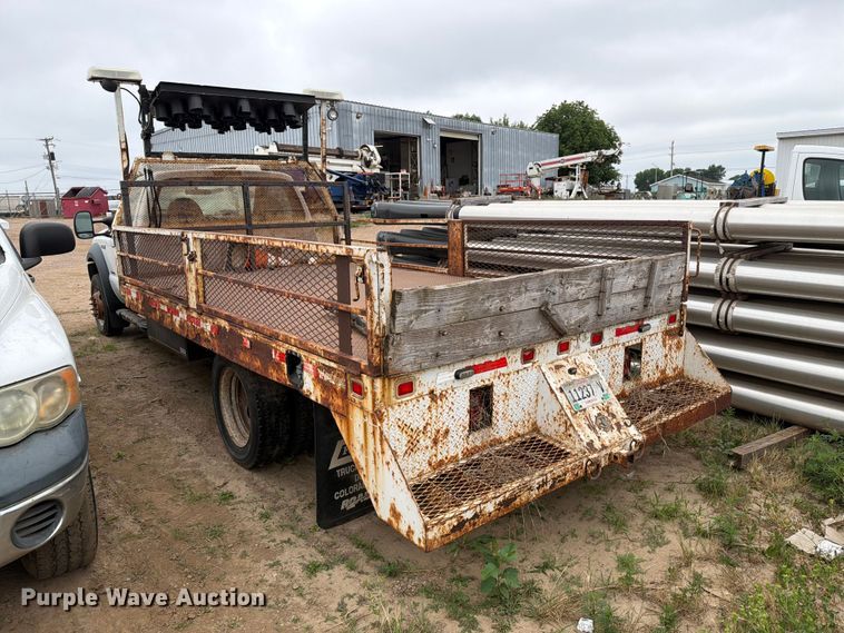 image for item ER1906 2006 Ford F450 flatbed truck