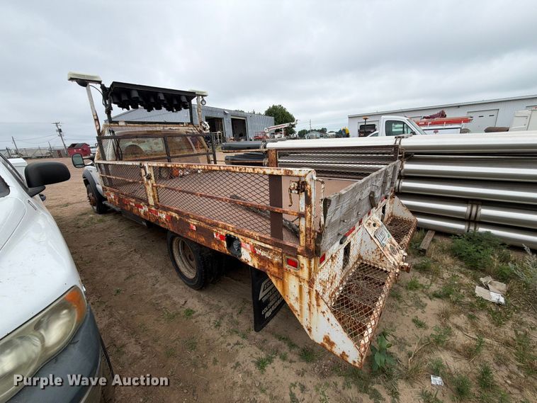image for item ER1906 2006 Ford F450 flatbed truck