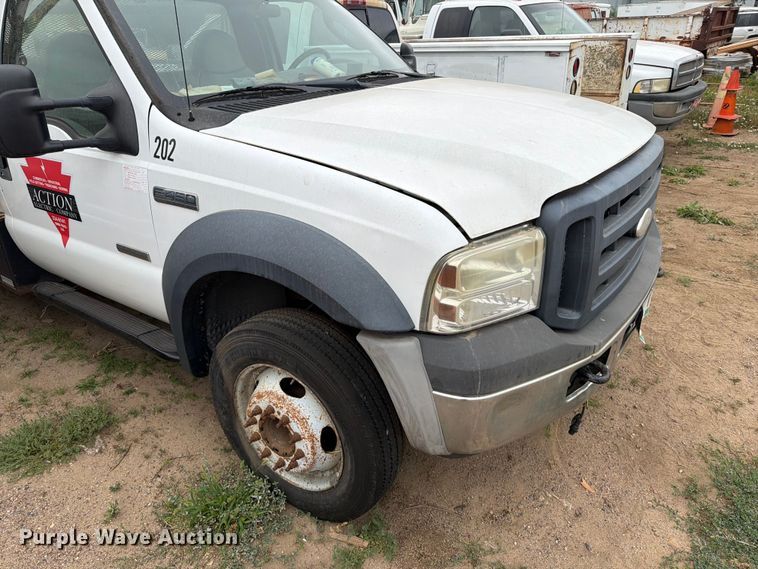 image for item ER1906 2006 Ford F450 flatbed truck