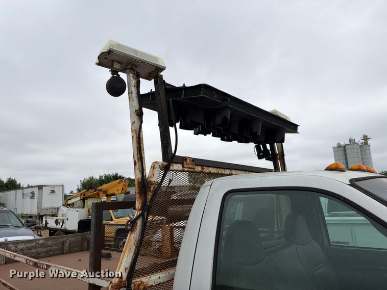 image for item ER1906 2006 Ford F450 flatbed truck