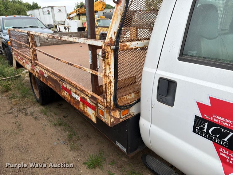 image for item ER1906 2006 Ford F450 flatbed truck