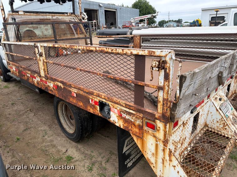 image for item ER1906 2006 Ford F450 flatbed truck