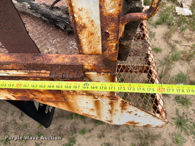 image for item ER1906 2006 Ford F450 flatbed truck