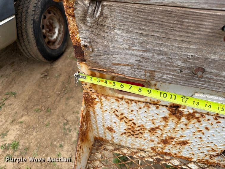 image for item ER1906 2006 Ford F450 flatbed truck