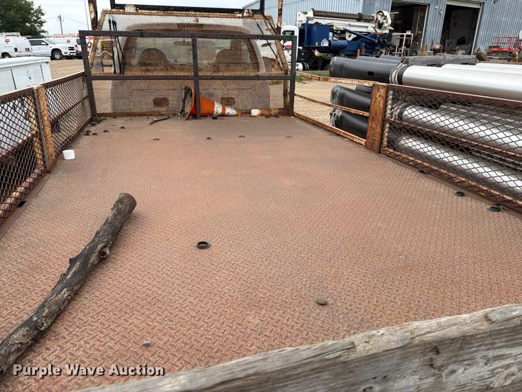 image for item ER1906 2006 Ford F450 flatbed truck