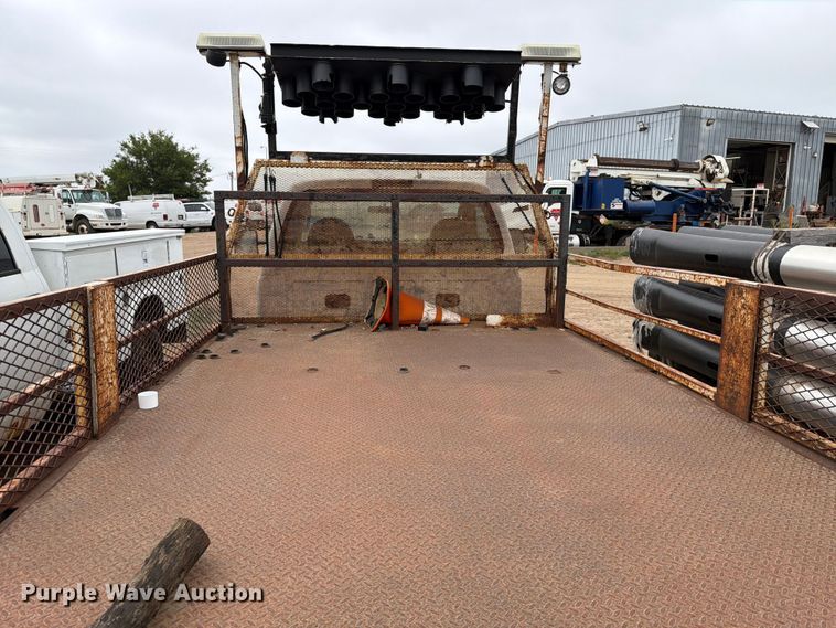image for item ER1906 2006 Ford F450 flatbed truck