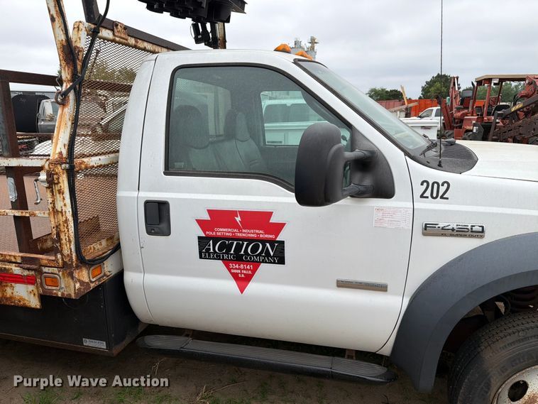 image for item ER1906 2006 Ford F450 flatbed truck