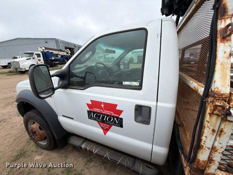 image for item ER1906 2006 Ford F450 flatbed truck