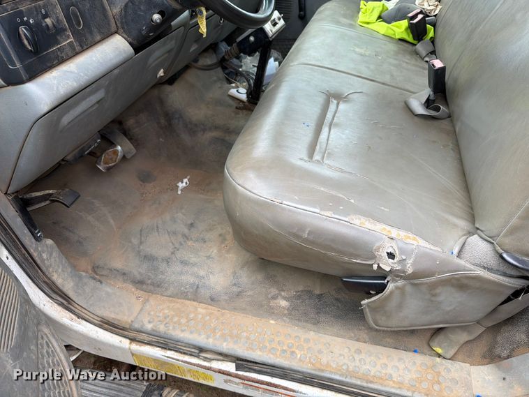 image for item ER1906 2006 Ford F450 flatbed truck