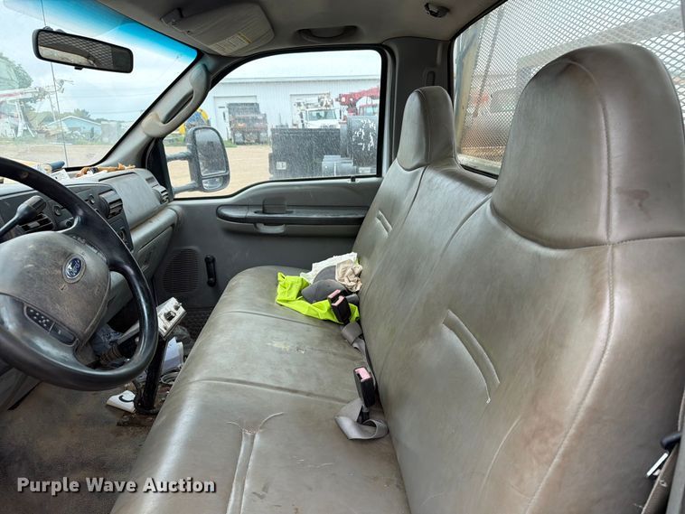 image for item ER1906 2006 Ford F450 flatbed truck