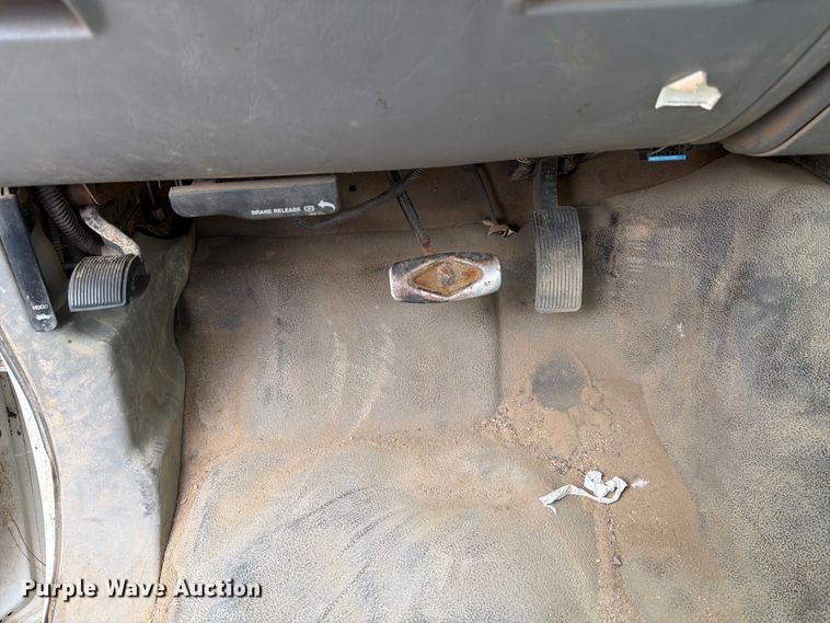 image for item ER1906 2006 Ford F450 flatbed truck