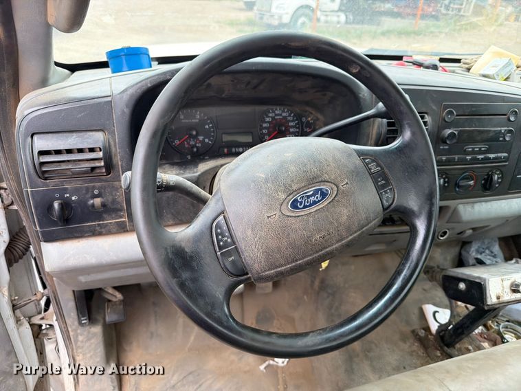 image for item ER1906 2006 Ford F450 flatbed truck