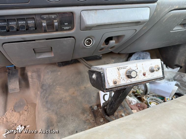 image for item ER1906 2006 Ford F450 flatbed truck