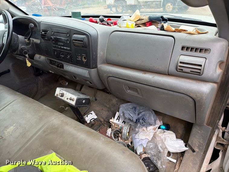 image for item ER1906 2006 Ford F450 flatbed truck