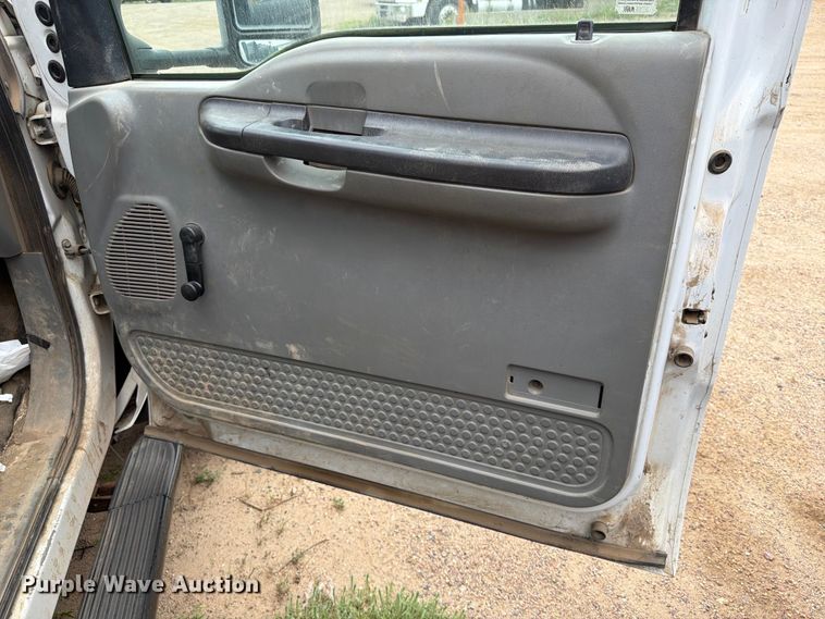 image for item ER1906 2006 Ford F450 flatbed truck