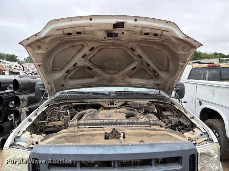 image for item ER1906 2006 Ford F450 flatbed truck
