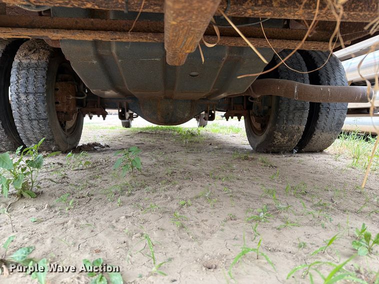 image for item ER1906 2006 Ford F450 flatbed truck