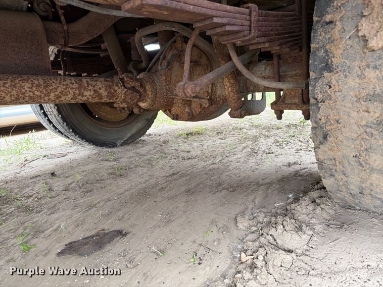 image for item ER1906 2006 Ford F450 flatbed truck
