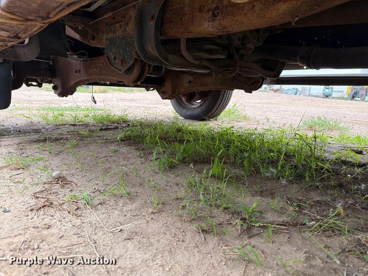 image for item ER1906 2006 Ford F450 flatbed truck