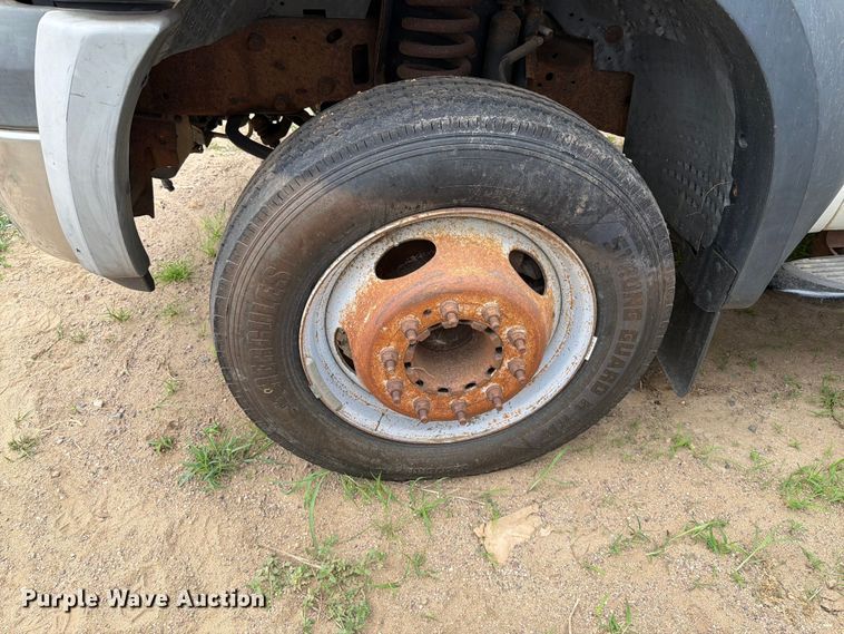 image for item ER1906 2006 Ford F450 flatbed truck