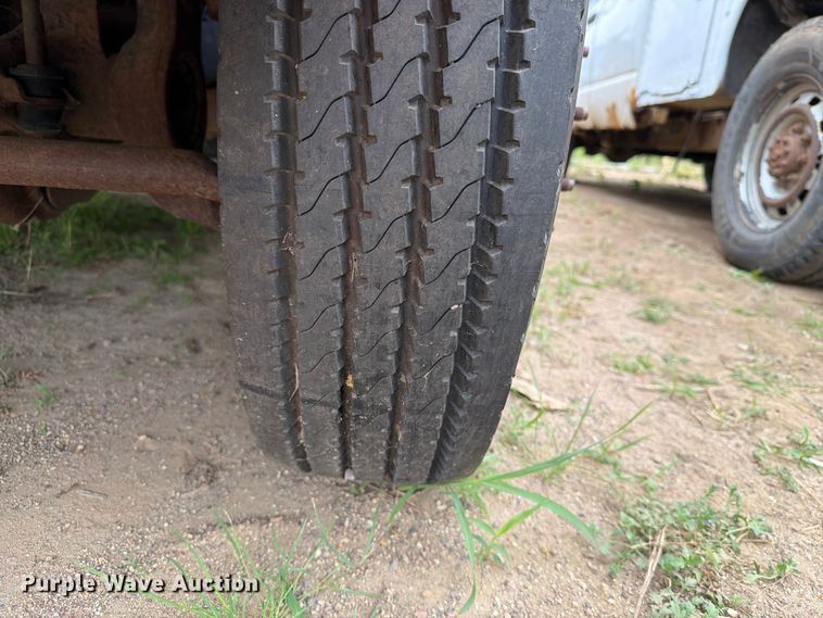 image for item ER1906 2006 Ford F450 flatbed truck
